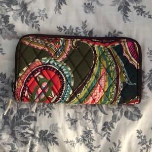Vera Bradley RFID wallet. Heirloom Paisley